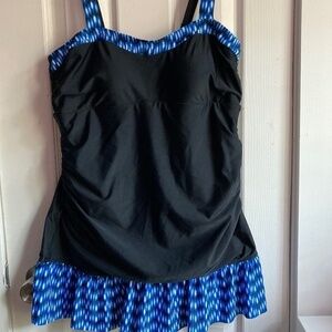 XL Bathings suit one piece with rouged mid section ruffle cover up skirt-size XL